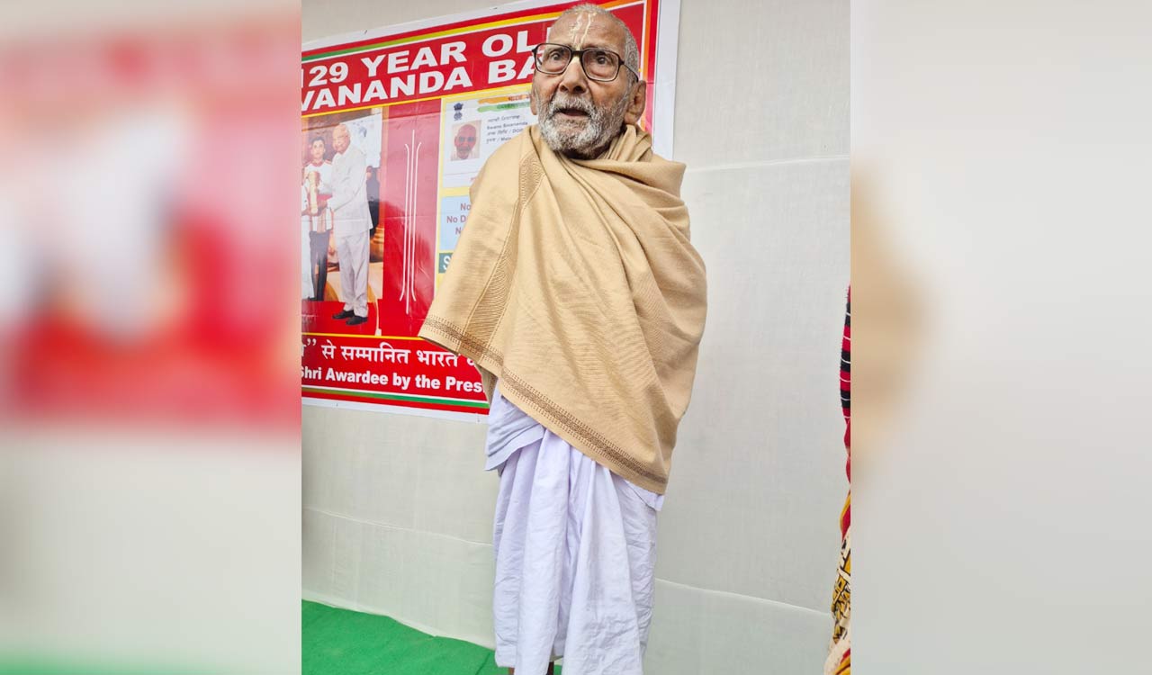 1896 born Swami Sivananda has attended every Kumbh Mela in 100 years