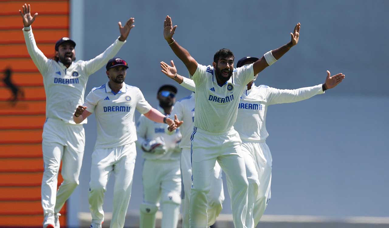 Pacers curtail Australia to 181 despite Bumrah’s absence, India take 4-run lead