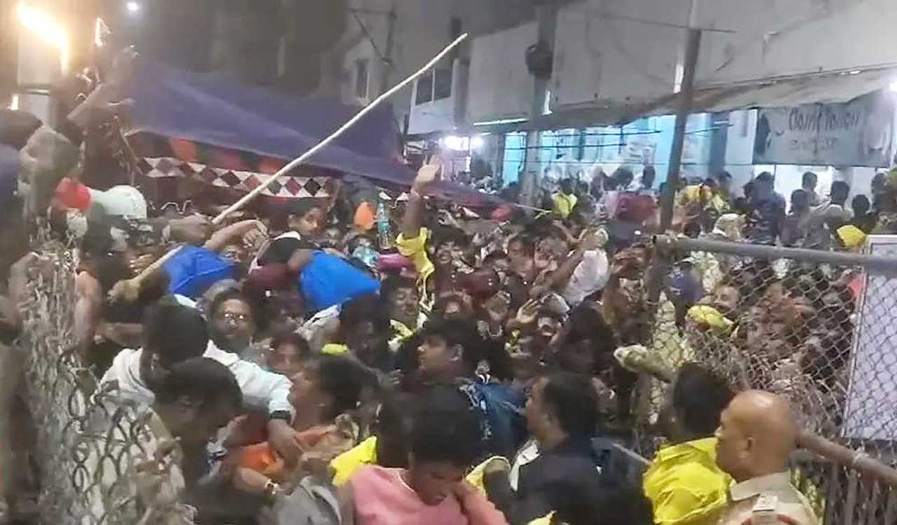 TTD hands over cheque to Tirupati stampede victim’s family