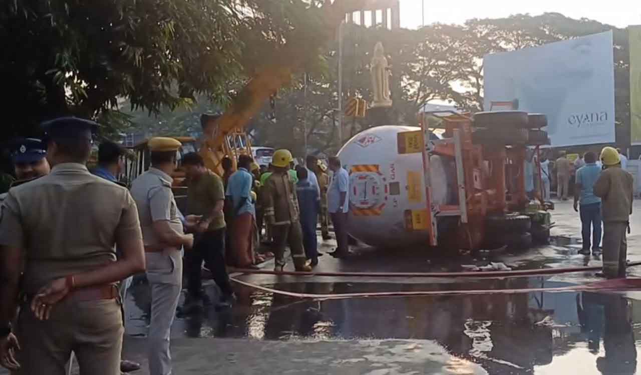 Gas leak after LPG tanker overturns in Coimbatore