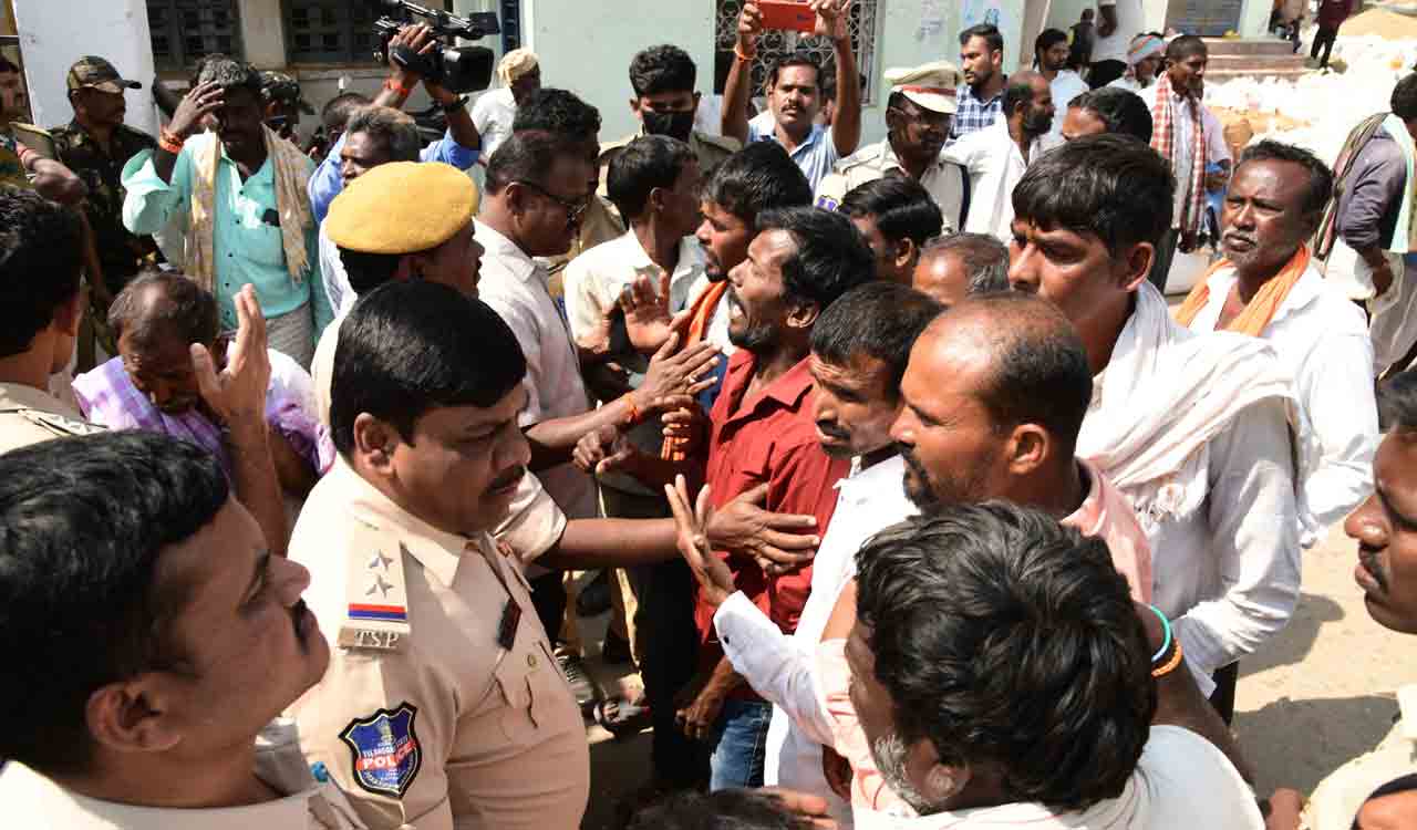 Telangana farmers agitated over sharp decline in crop prices, switch to protest mode