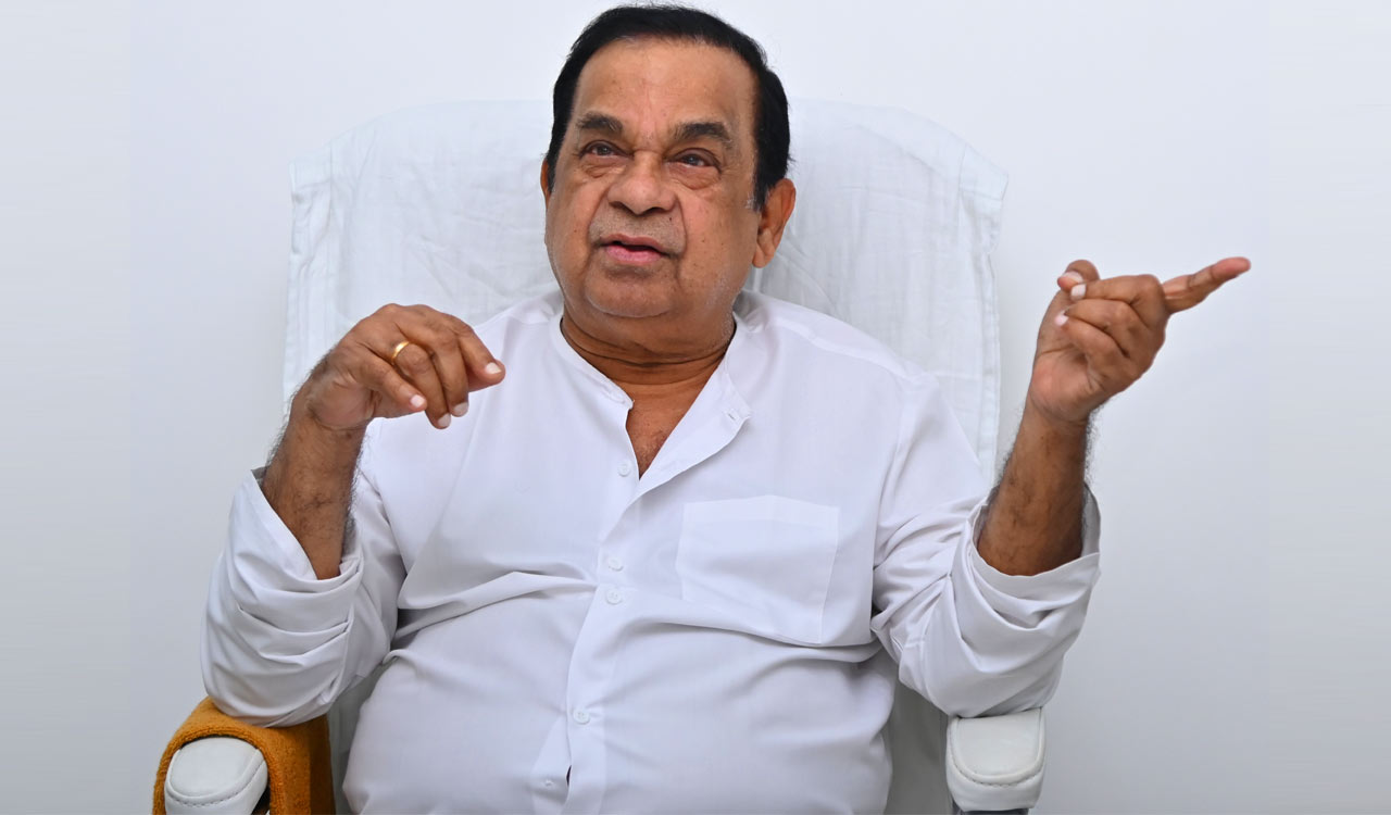 Tollywood veteran comedian Brahmanandam performs pujas in temples in Karimnagar