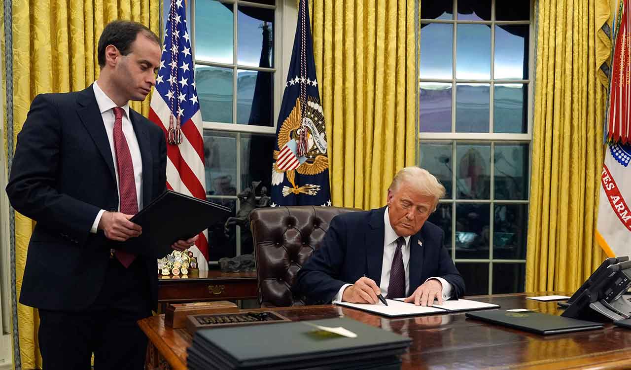 Trump signs death penalty order; asks attorney general to help States get lethal injection drugs