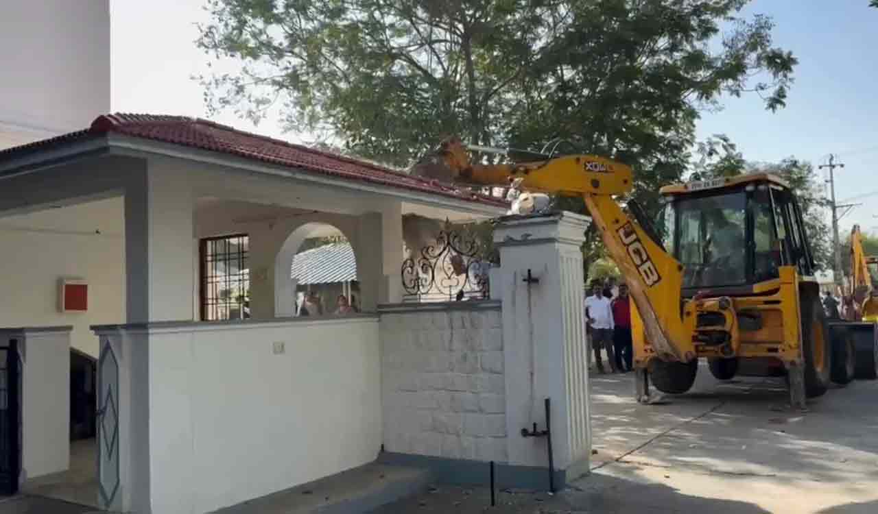 HYDRAA carries out demolitions in Pocharam municipality of Ranga Reddy