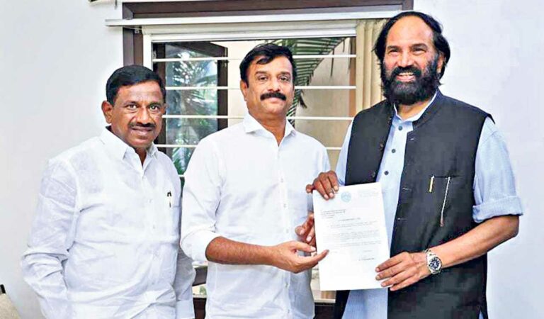 Dubbak MLA Kotha Prabhakar Reddy is presenting a representation to Irrigation Minister N Uttam Kumar Reddy in Hyderabad on Tuesday.