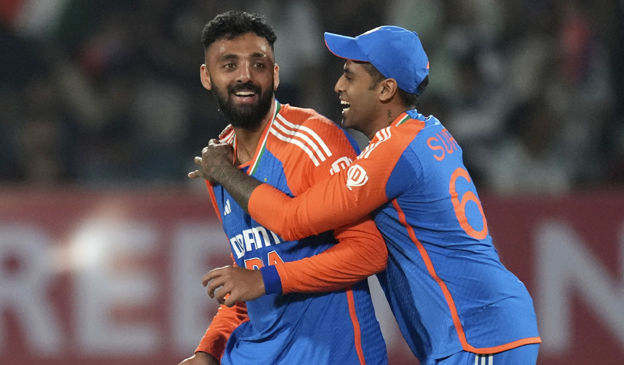 Varun Chakravarthy’s five-wicket haul helps India to restrict England to 171/9 in 3rd T20I