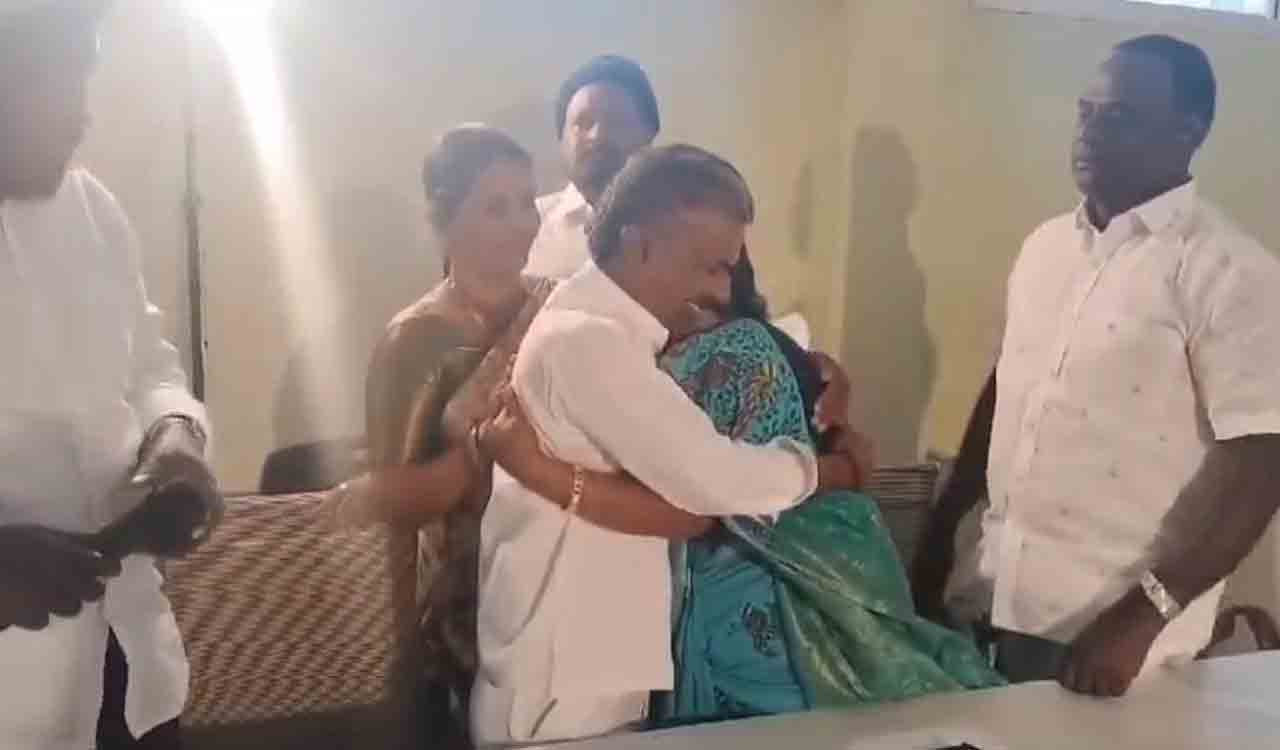 Watch: Siblings mend strained ties after five years of political rivalry in Telangana’s Dubbak