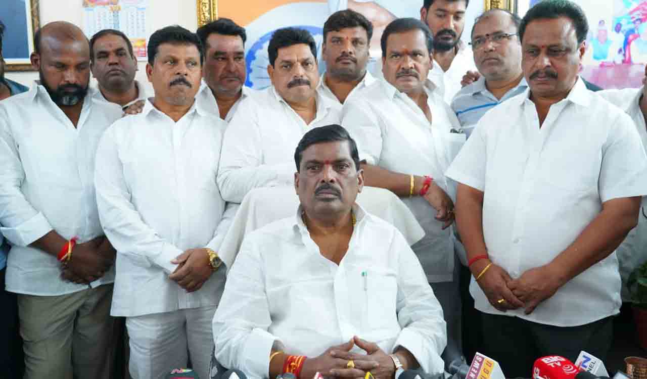 What’s wrong with KCR photo in my office, asks Patancheru MLA Mahipal Reddy