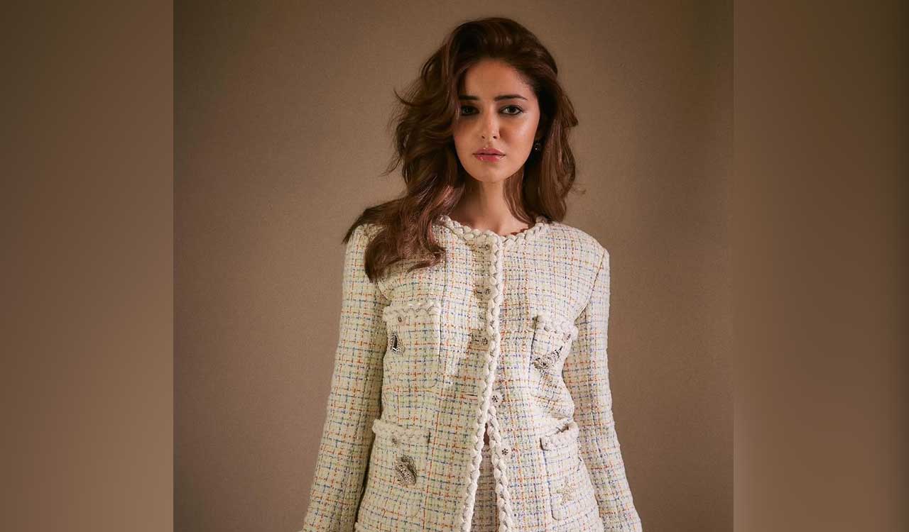 Ananya Panday shows off her makeup skills and how!