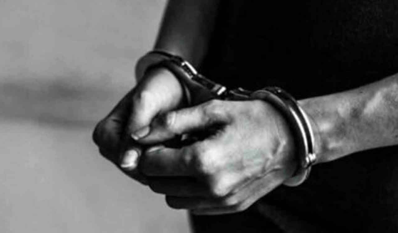 Hyderabad: Three arrested for shutter lifting in Trimulgherry, Karkhana