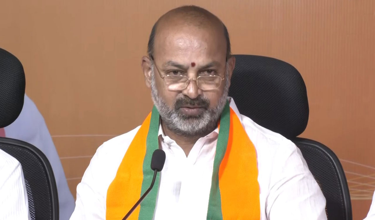 Congress-BJP war over Padma awards: Bandi says Gaddar killed BJP leaders, can’t be awarded