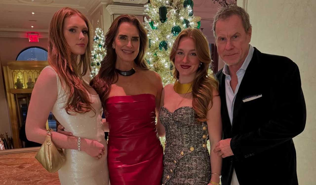 Brooke Shields shows off washboard abs in vacay pic with daughters 