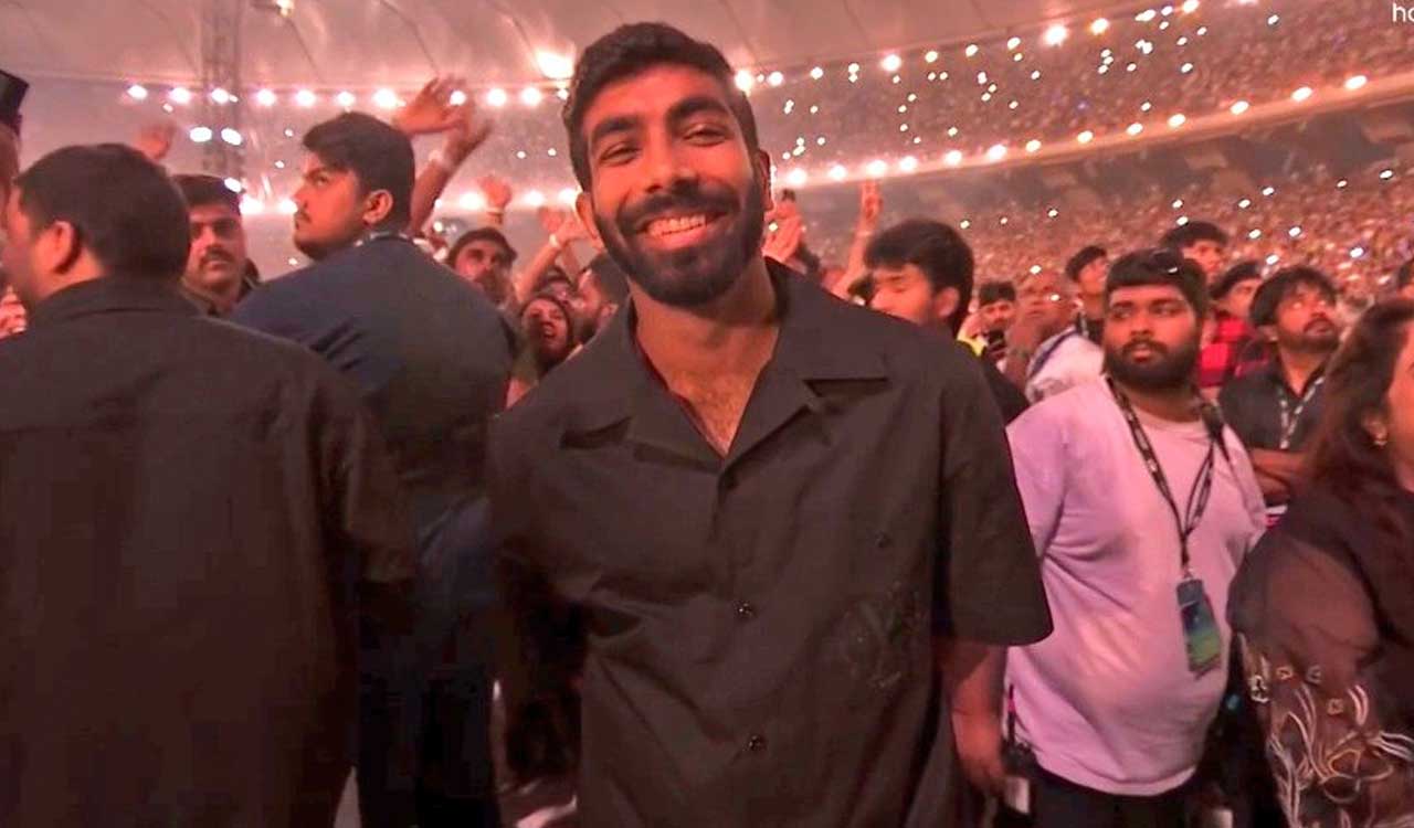 Bumrah attends Coldplay concert in Ahmedabad, fans go wild