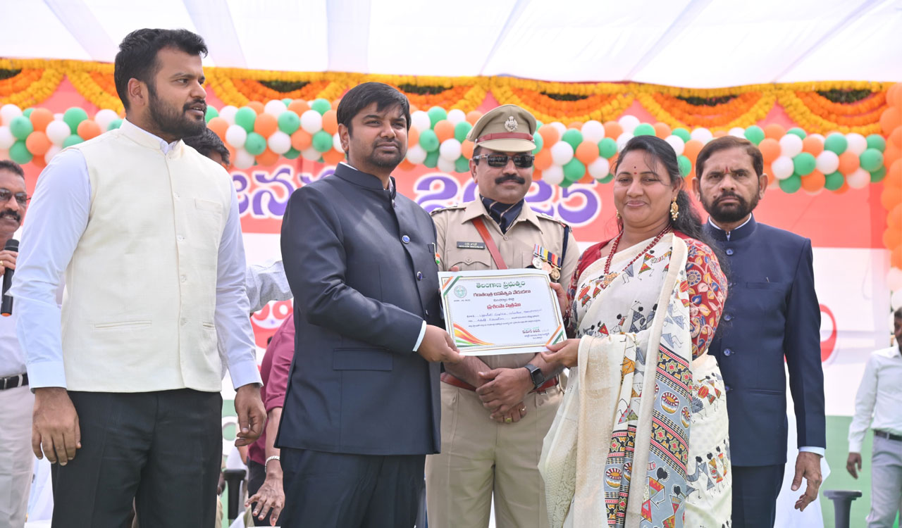 Woman volunteer awarded certificate of appreciation in Mancherial