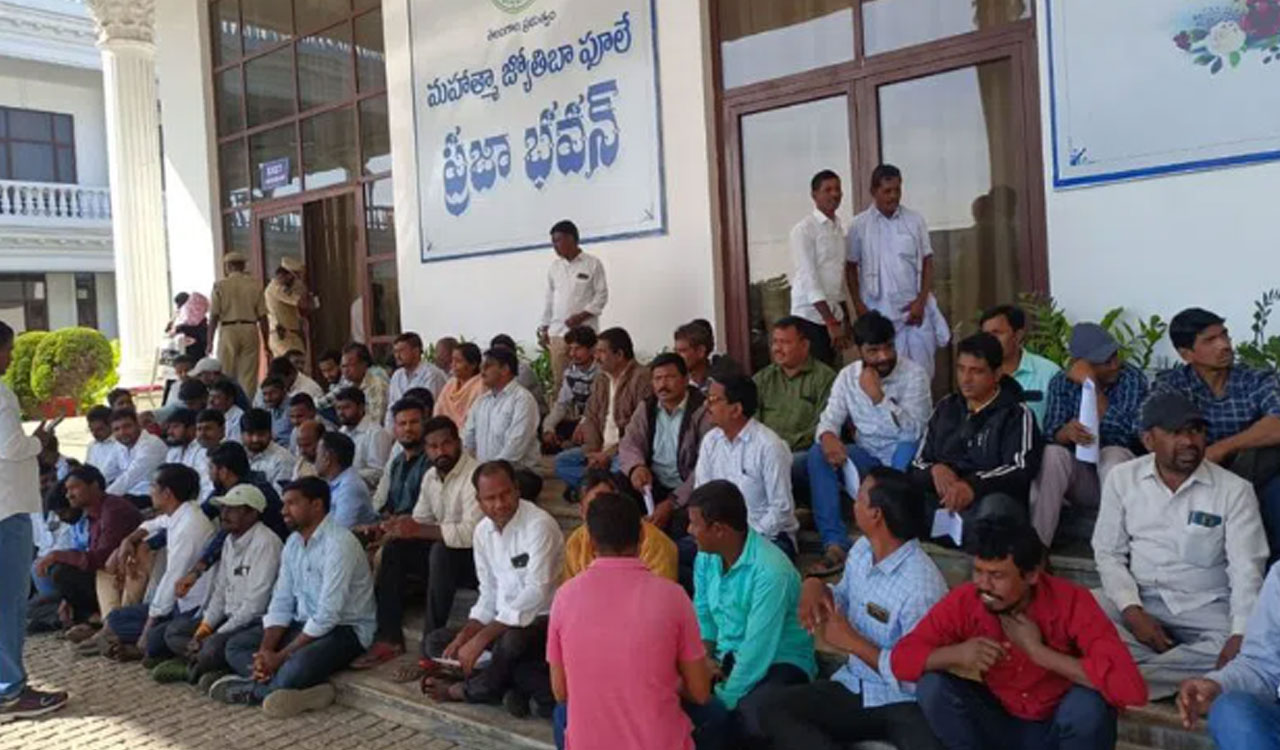 Hyderabad: DSC 2008 candidates stage protest at Praja Bhavan, demand their jobs