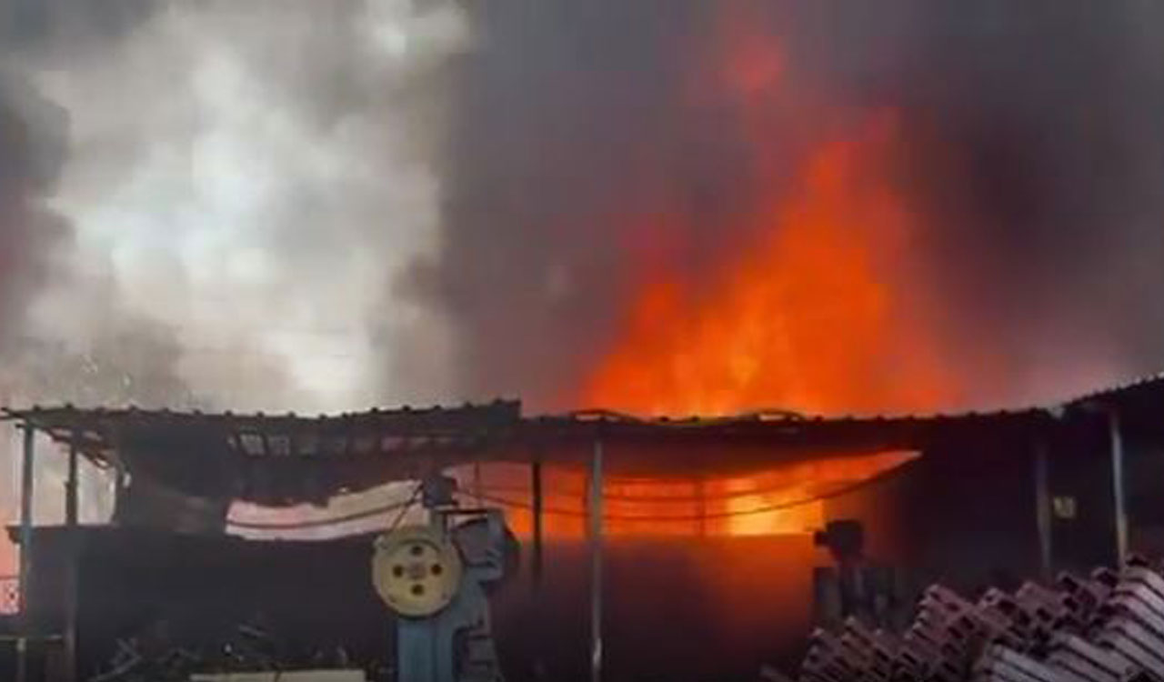Watch: Fire breaks out in godown of chemical company in Jeedimetla; No casualities reported