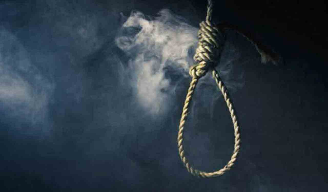 Woman kills her two daughters and commits suicide in Khammam-Telangana Today