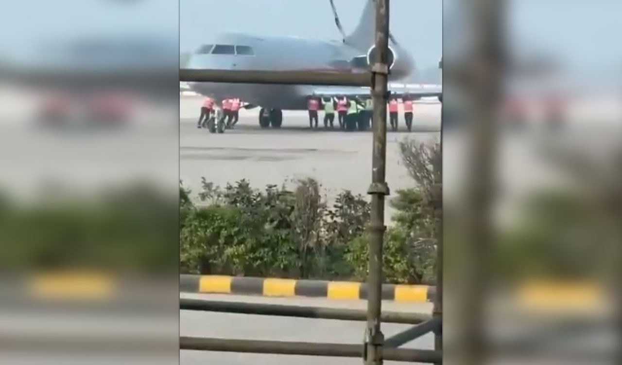If the plane doesn’t start? Push it……only in India!!!