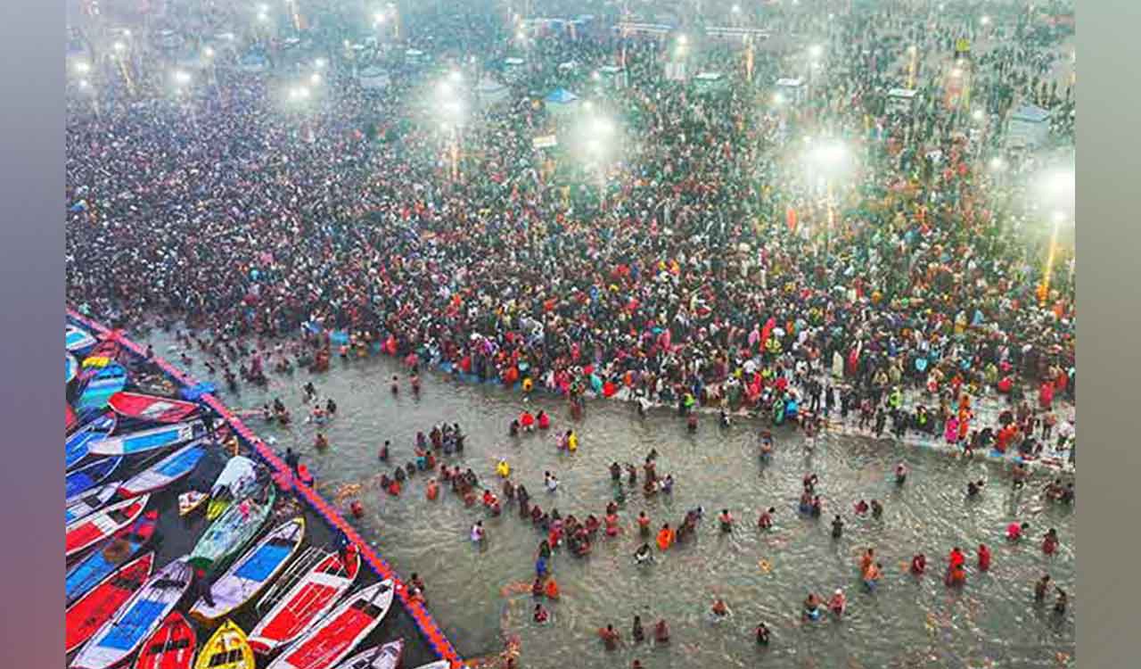 Maha Kumbh: Devotees brave biting cold to take holy dip in Triveni Sangam