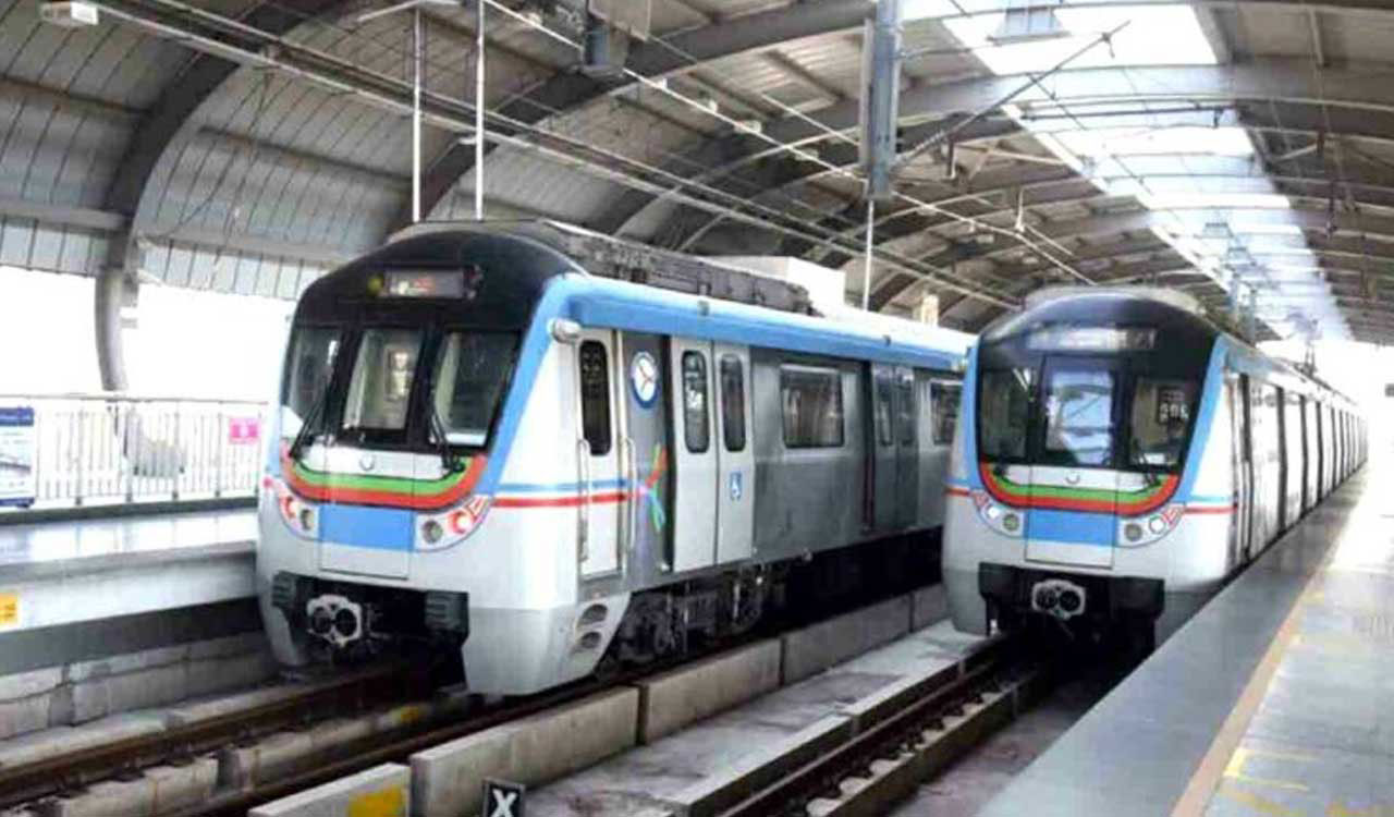 HAML MD NVS Reddy inspects Medchal and Shamirpet Metro Rail corridors