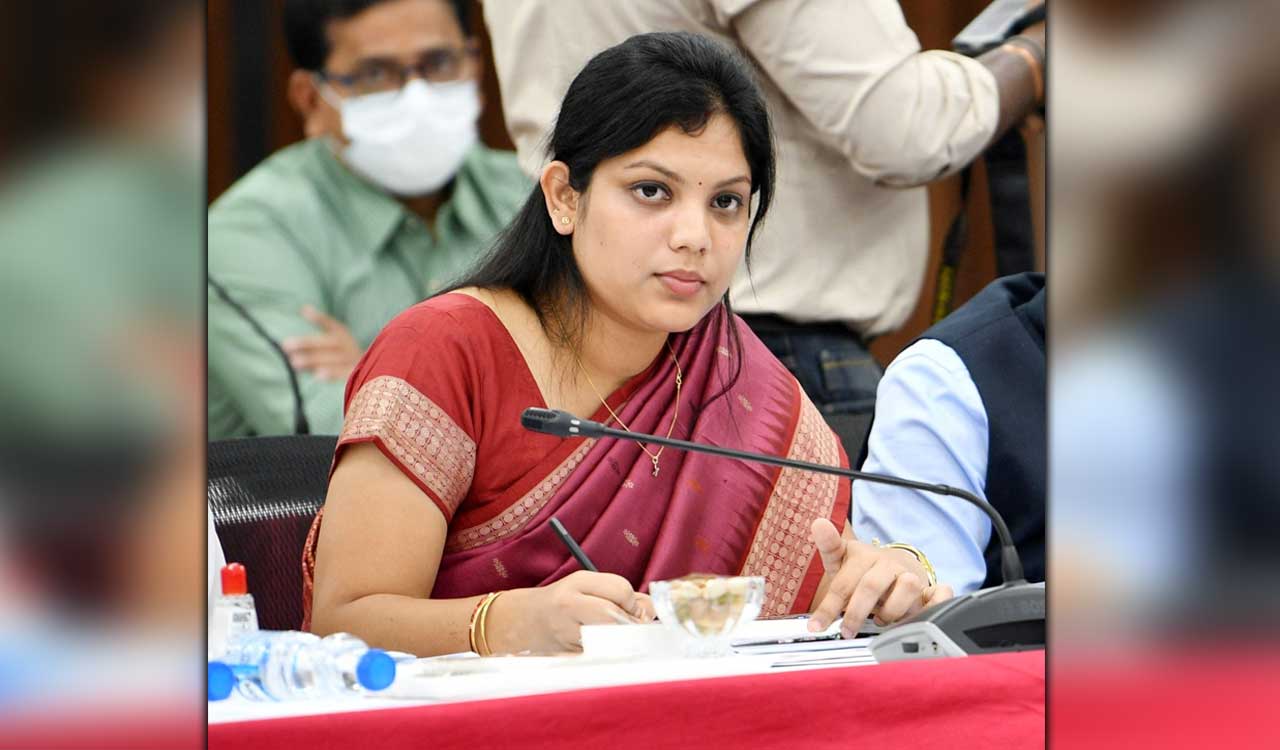 Karimnagar Collector issues memos to six district officials