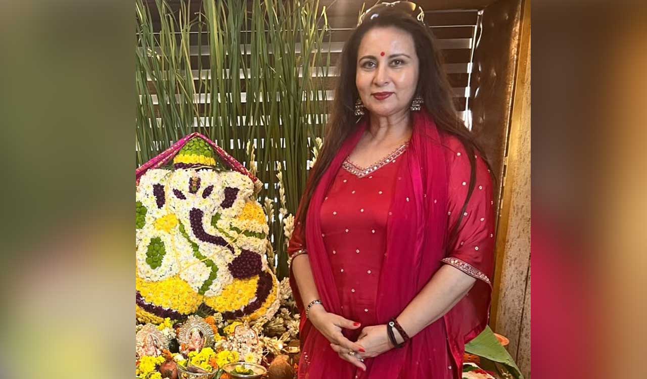 Painter held for theft at Poonam Dhillon’s house 