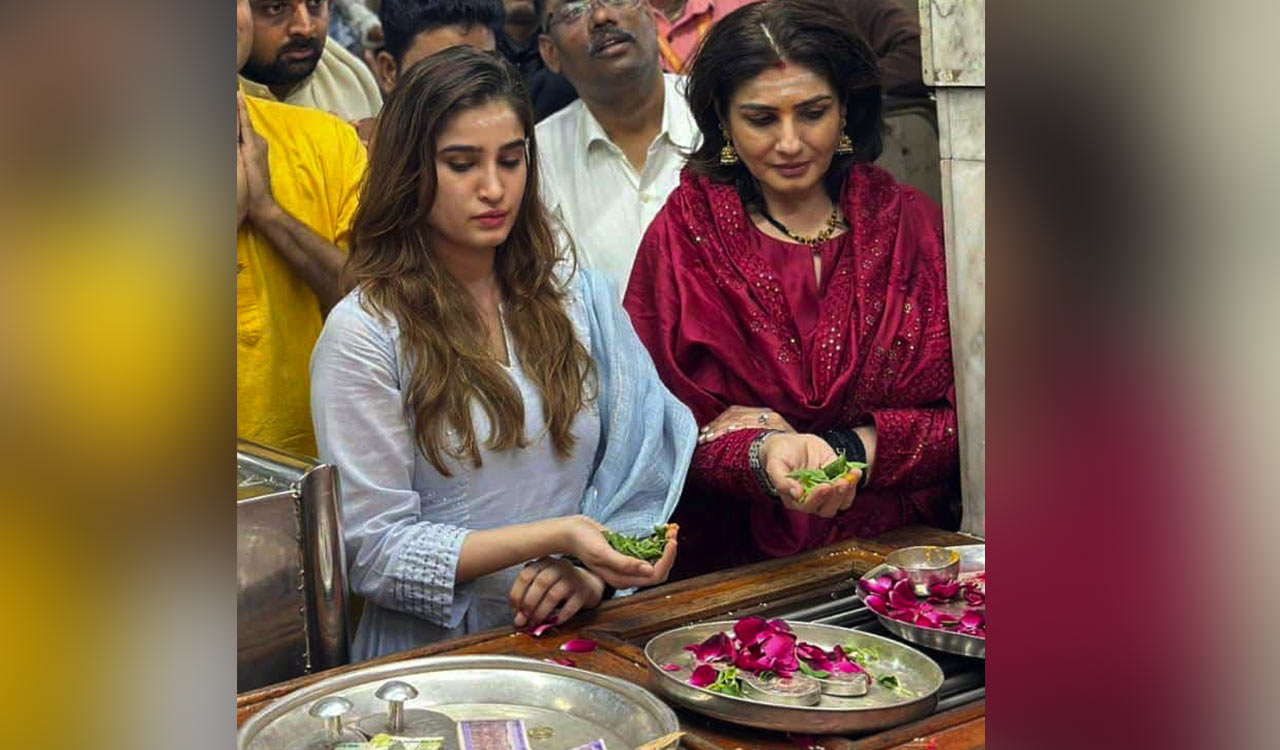 Raveena Tandon visits Nageshwar Mahadev Temple, Rukmini Temple in Dwarka