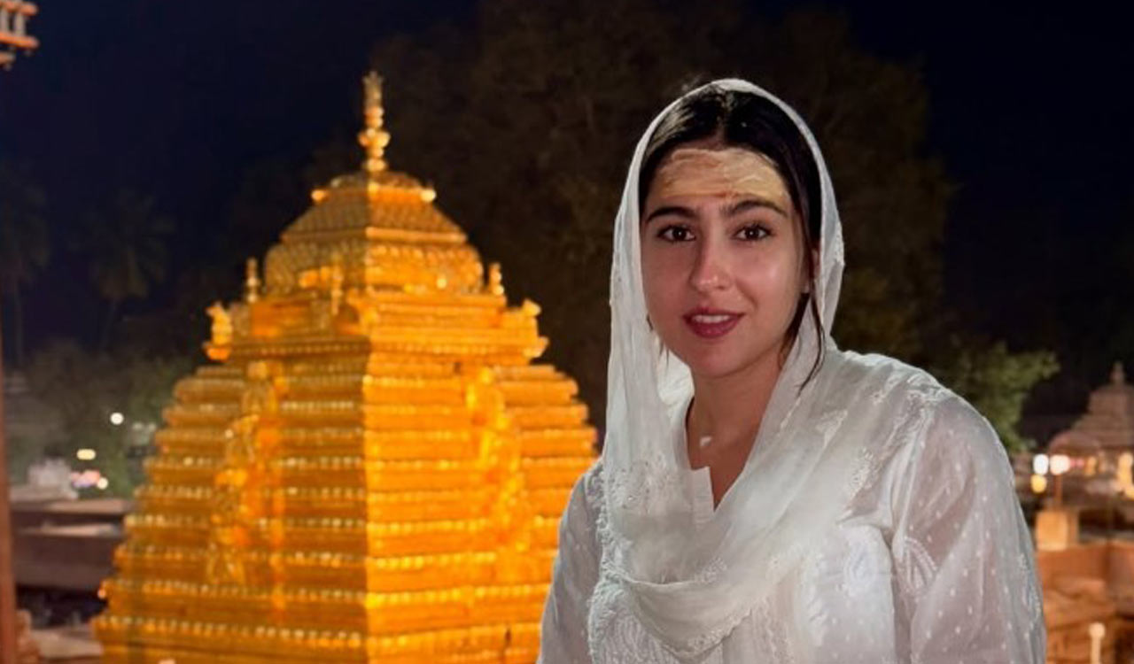 Sara Ali Khan visits Sri Mallikarjuna Swamy temple
