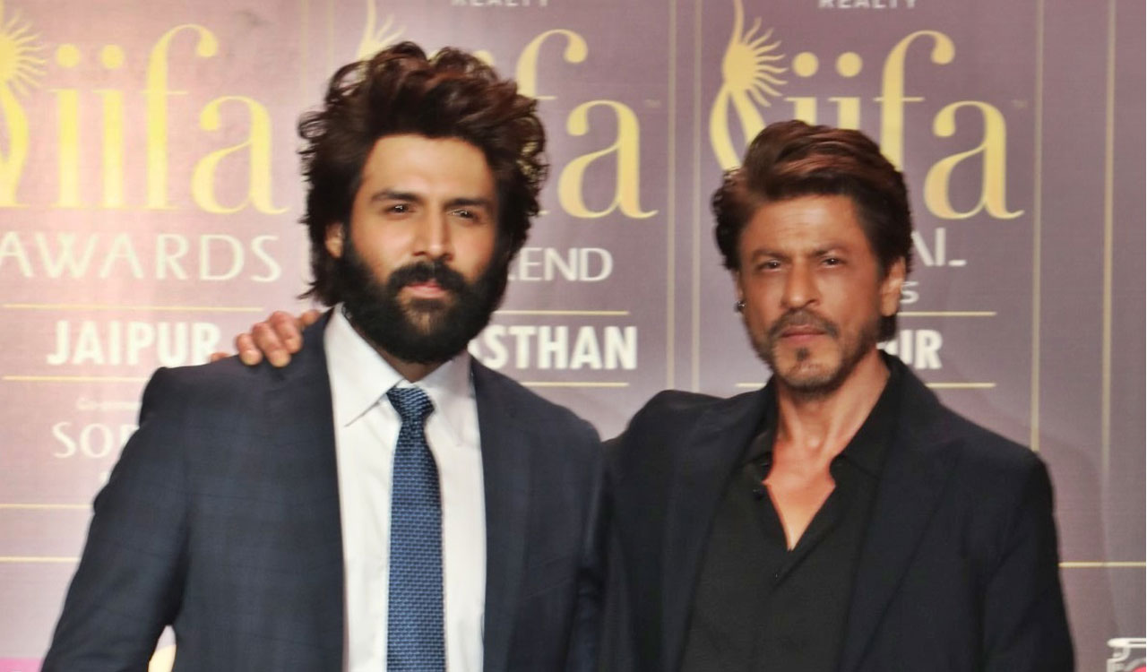 Shah Rukh Khan imparts lessons in Rajasthani language to Kartik Aaryan