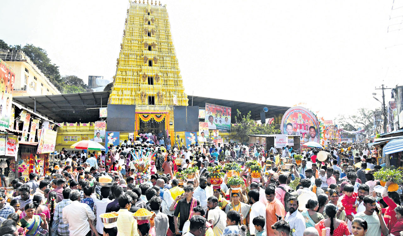 Sri Mallikarjuna Swamy Temple annual jatara commences at Komuravelly