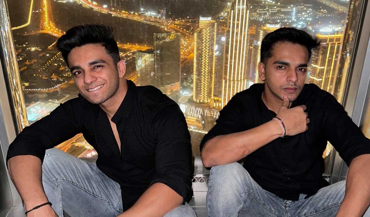 Outrageous behaviour of two YouTubers onboard a flight draws flak from netizens