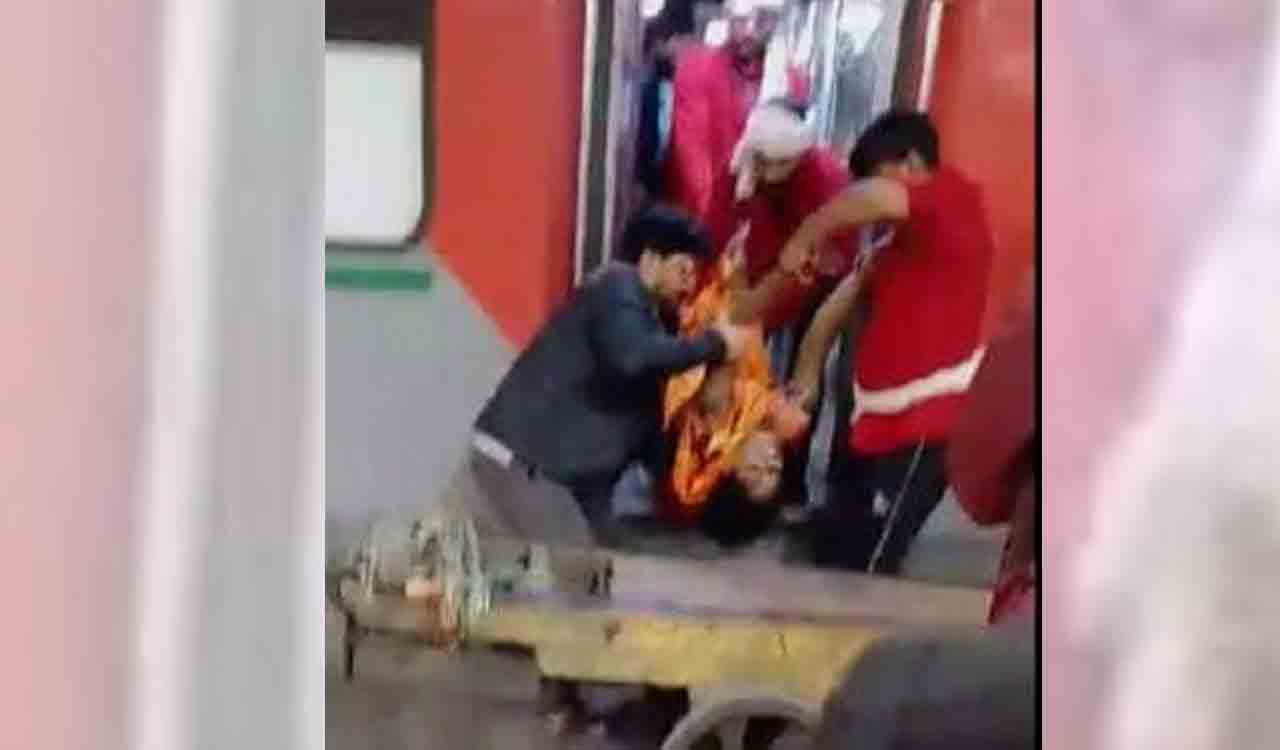 4 women faint, rushed to hospital after stampede breaks out at New Delhi railway station