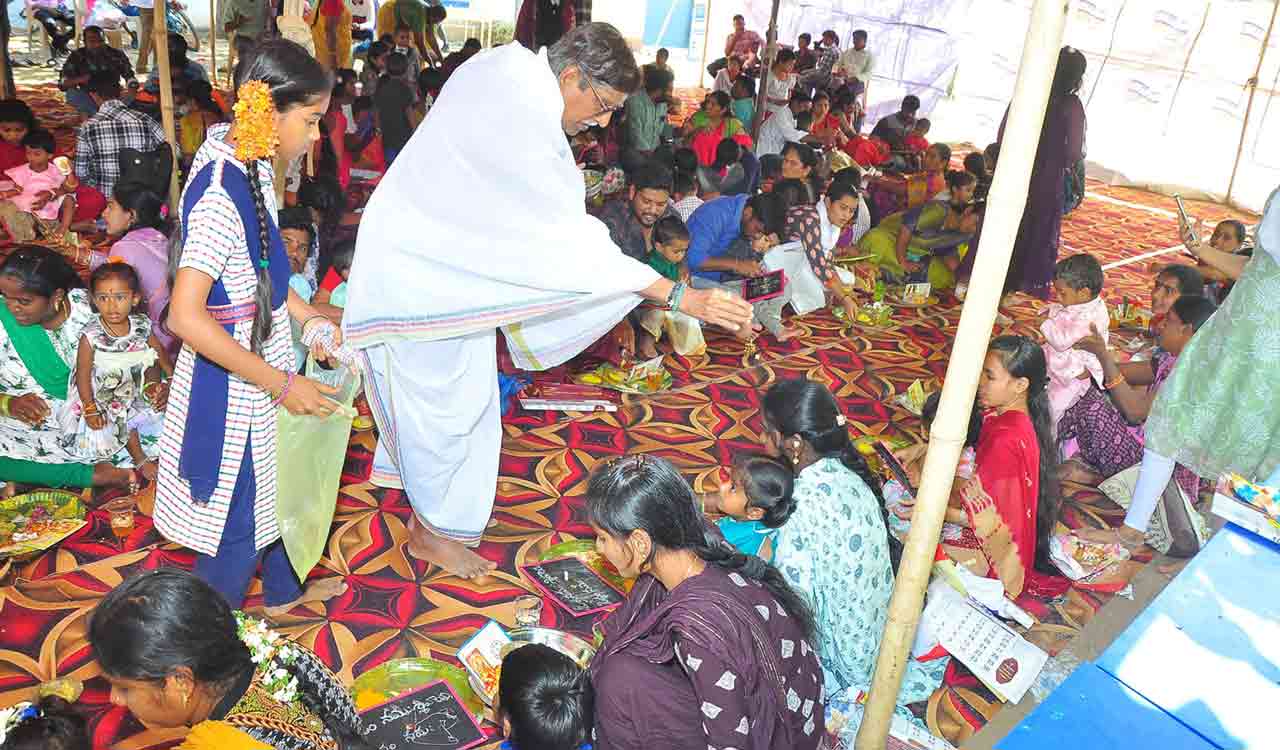 Mass ‘Aksharabhyasam’ held at Sri Ramakrishna Vidyalaya in Telangana’s Khammam