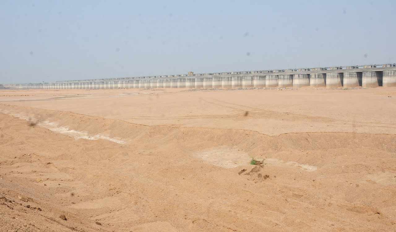 Telangana: 120-km Godavari stretch, once brimming with water, turns bone dry