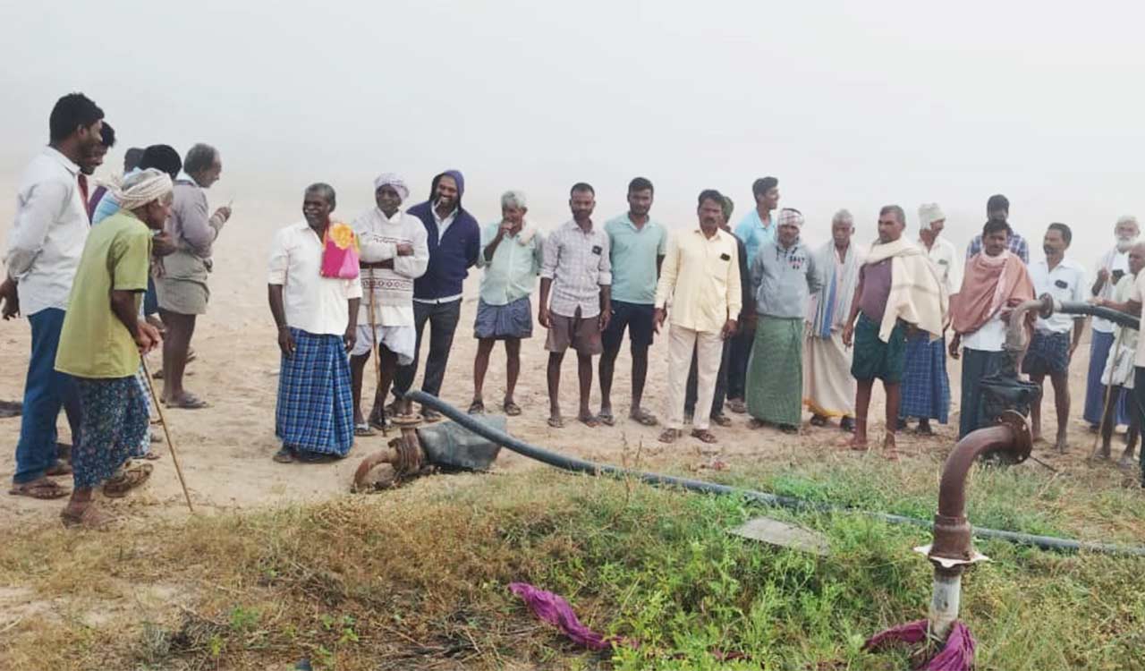 Suryapet farmers stage protest for water through SRSP canals