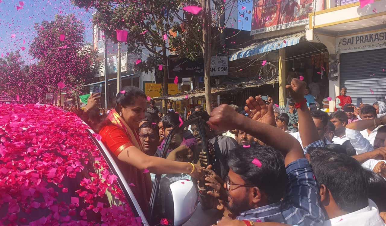 BRS MLC Kavitha gets warm welcome in Telangana’s Siddipet