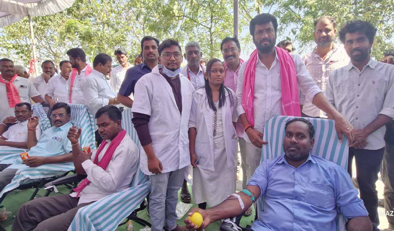 Blood donation camp organised to mark KCR’s birthday in Adilabad