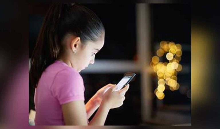 Children and smartphone