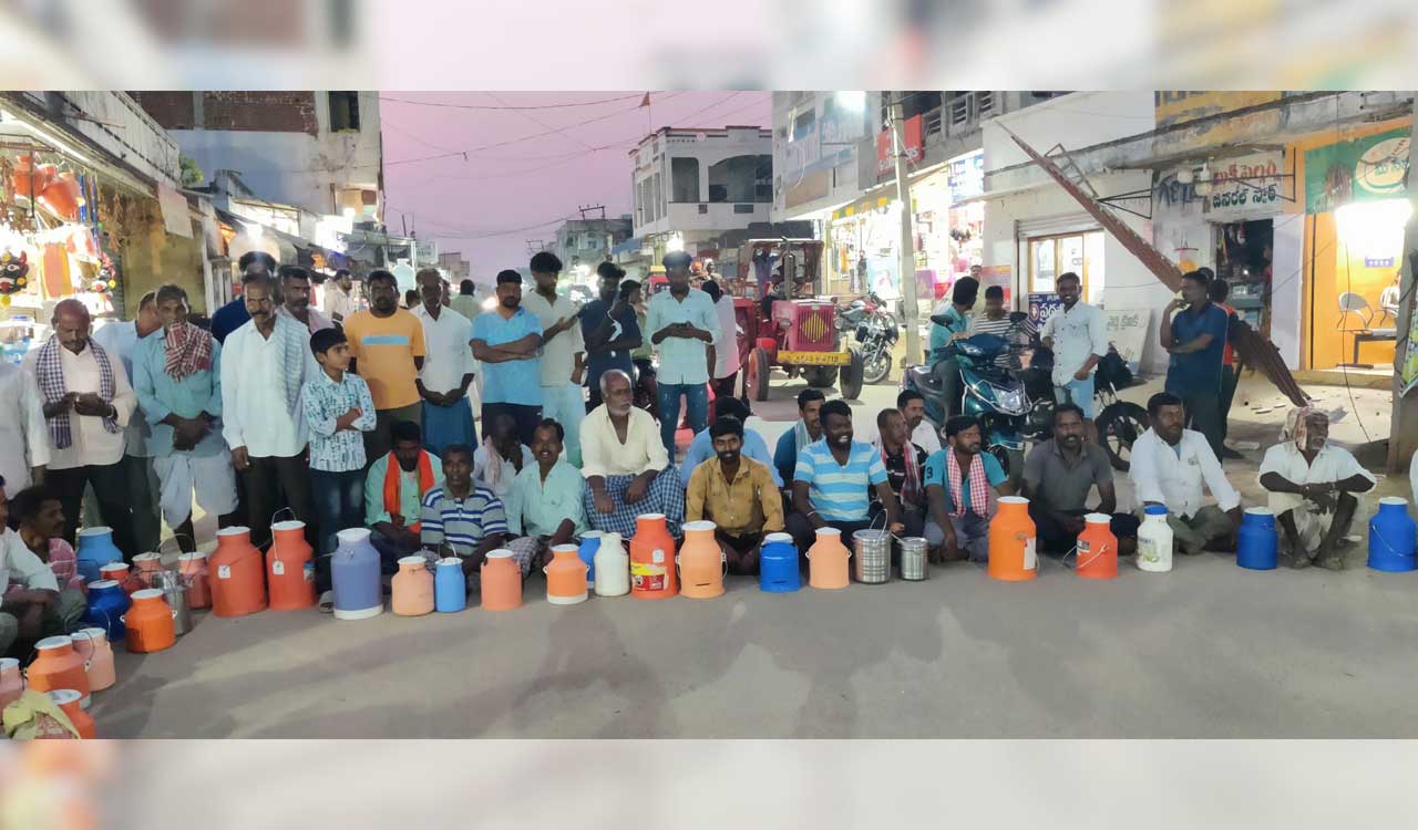Telangana: Closure of Karimnagar Dairy’s milk chilling centre in Sircilla triggers protests