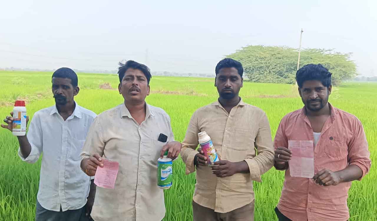 Watch: Official asks farmers to immolate themselves to get Rythu Bharosa; sparks protests in Sangareddy