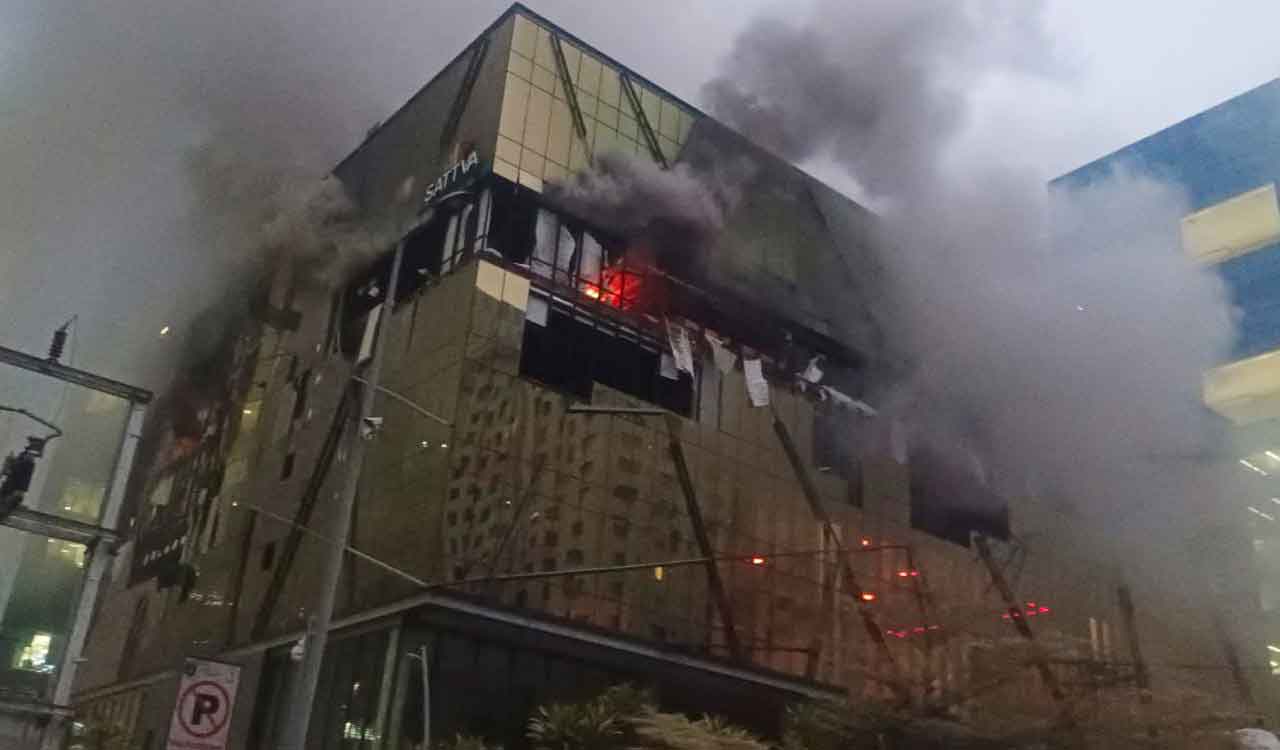 Hyderabad: Fire engulfs residential building in Bahadurpura