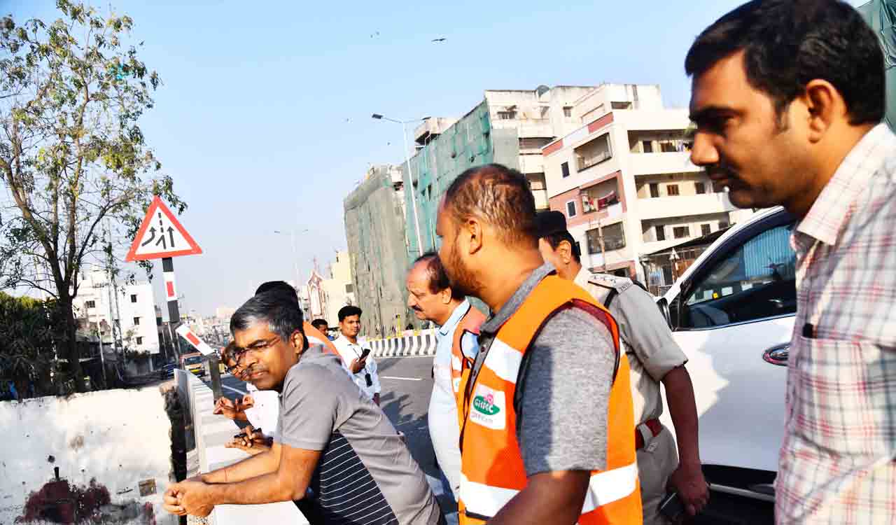 GHMC Commissioner inspects land acquisition for flyover from Golnaka to Amberpet
