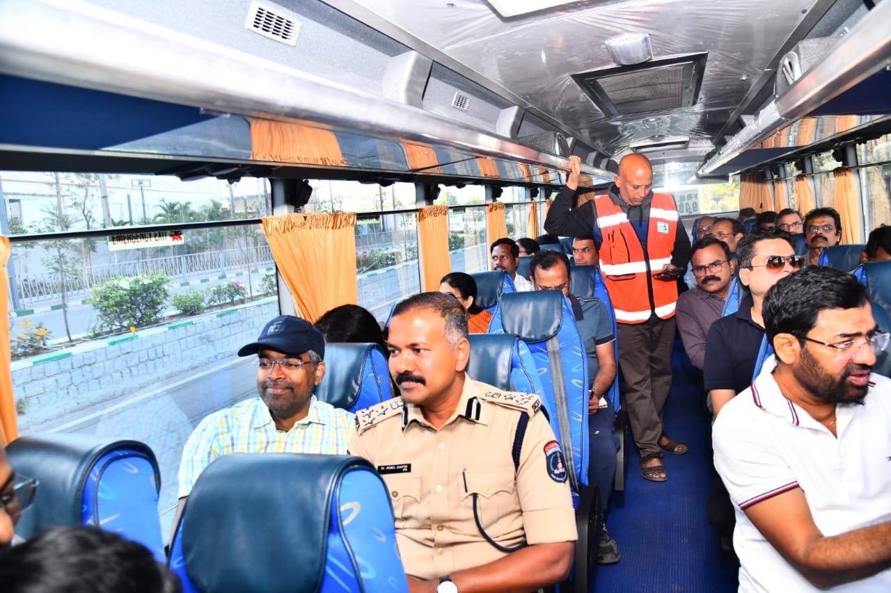 GHMC Commissioner Ilambarithi inspects site for H-CITI works