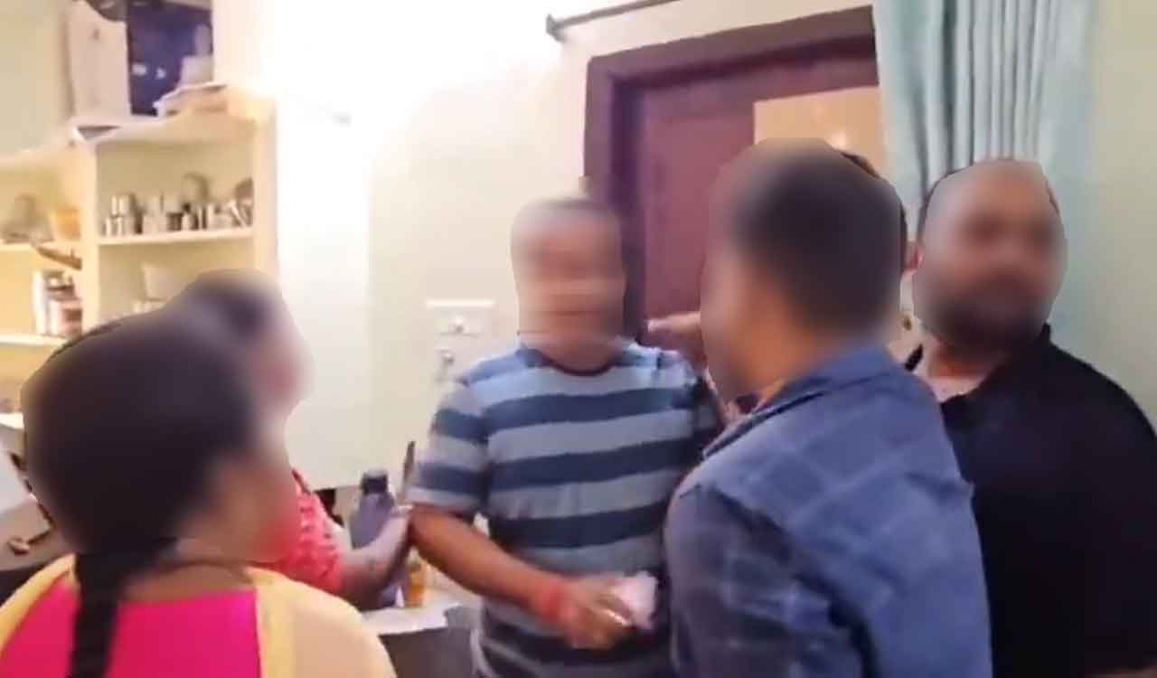 GHMC official caught by wife with another woman