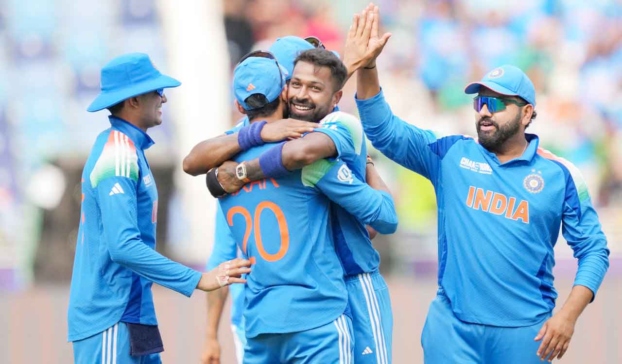 Pakistan bowled out for 241 in Champions Trophy, Kuldeep picks 3 wickets