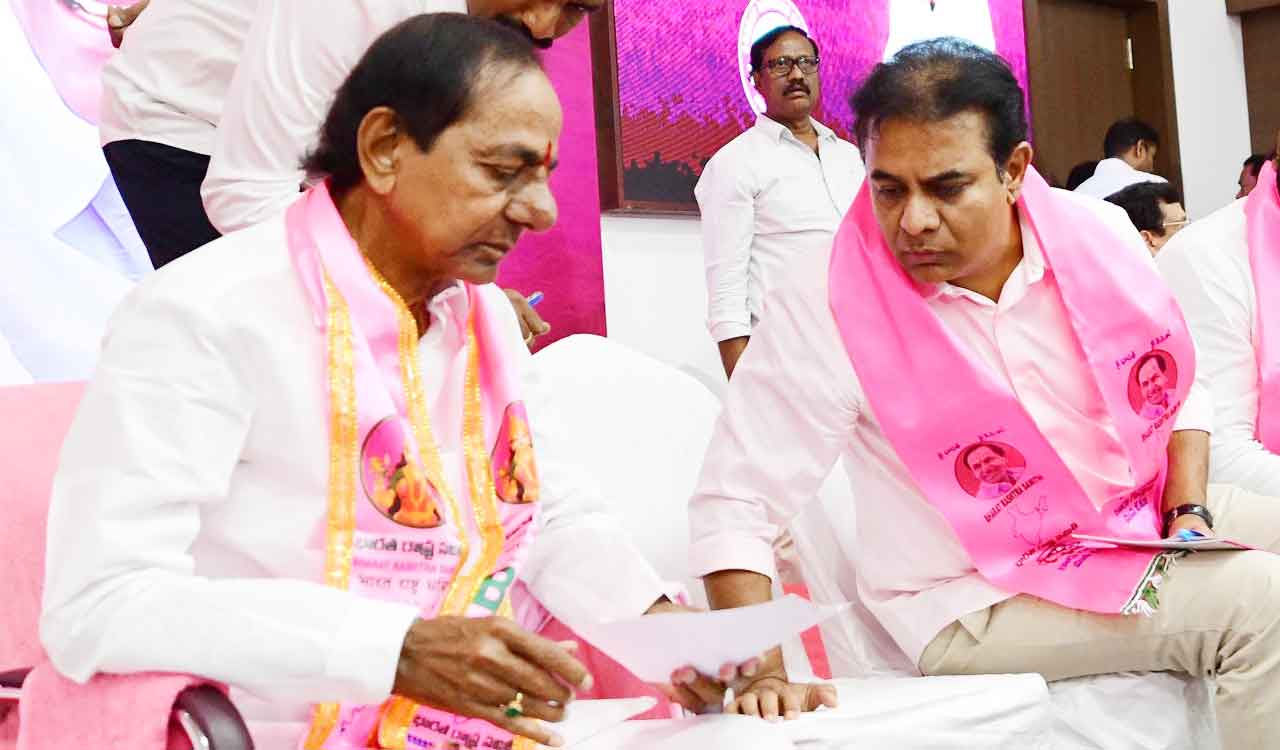 KCR chairs BRS executive meeting, charts path for party’s future
