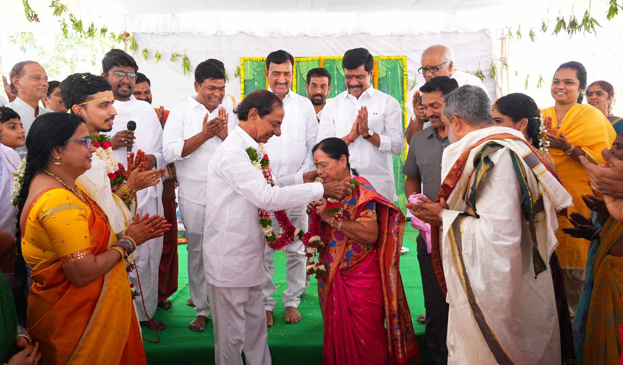 Telangana: KCR celebrates birthday with Erravelli residents, BRS leaders, supporters