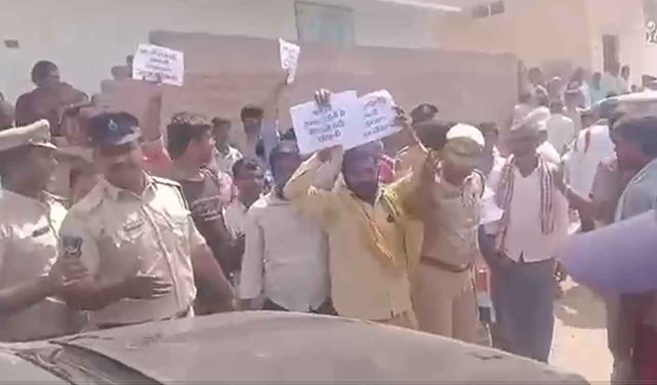 Watch: Congress MP Mallu Ravi, MLA Narayan Reddy face people’s ire over Rythu Bharosa delay in Rangareddy