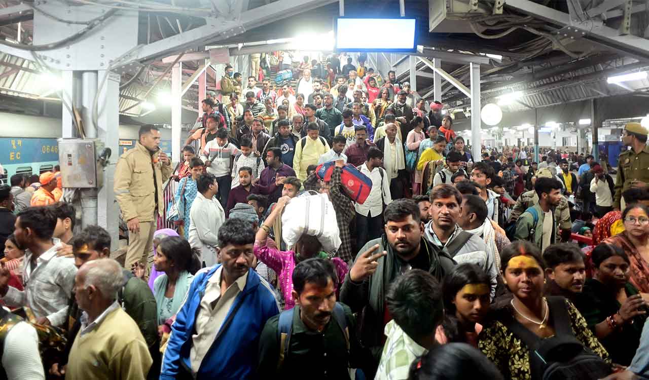 Traffic chaos escalates in Ayodhya as massive crowds visit Ram temple