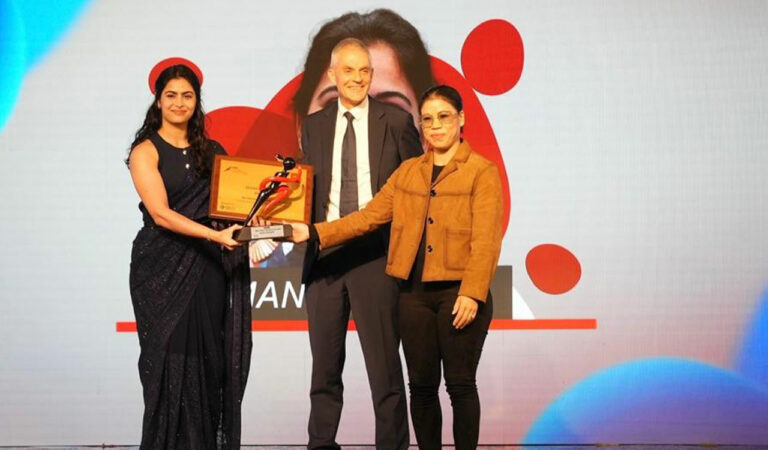 Manu Bhaker being presented the BBC Indian Sportswoman of the Year award.
